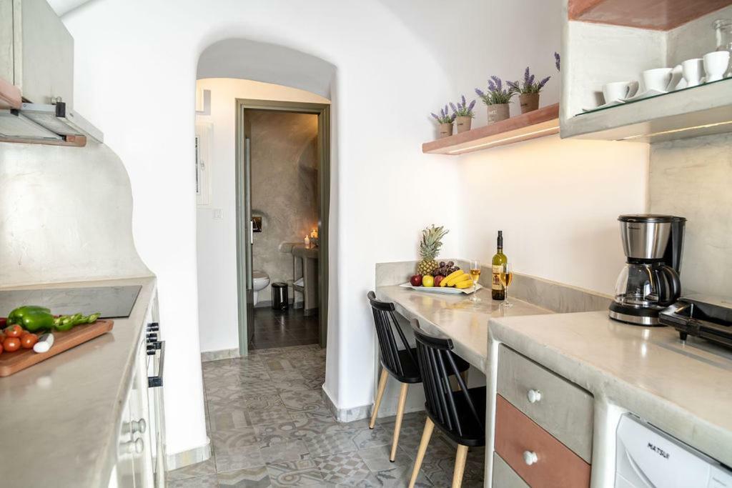 Astrea Suites Feggaropetra Cave House Fira  Bagian luar foto