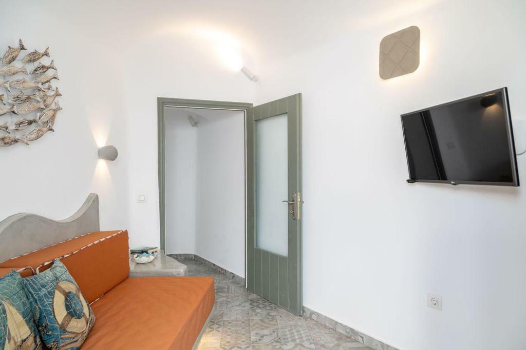 Astrea Suites Feggaropetra Cave House Fira  Bagian luar foto