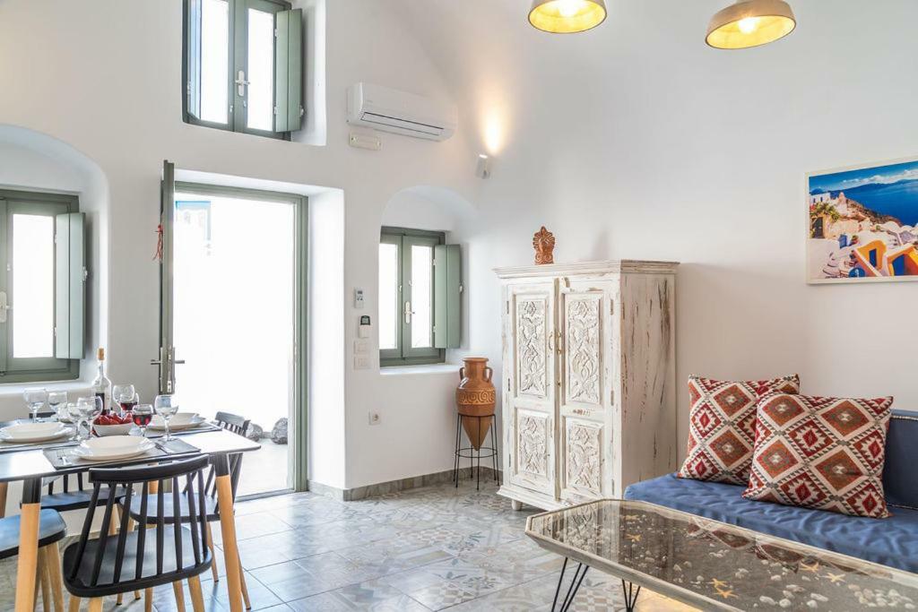 Astrea Suites Feggaropetra Cave House Fira  Bagian luar foto