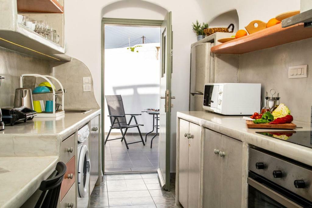 Astrea Suites Feggaropetra Cave House Fira  Bagian luar foto